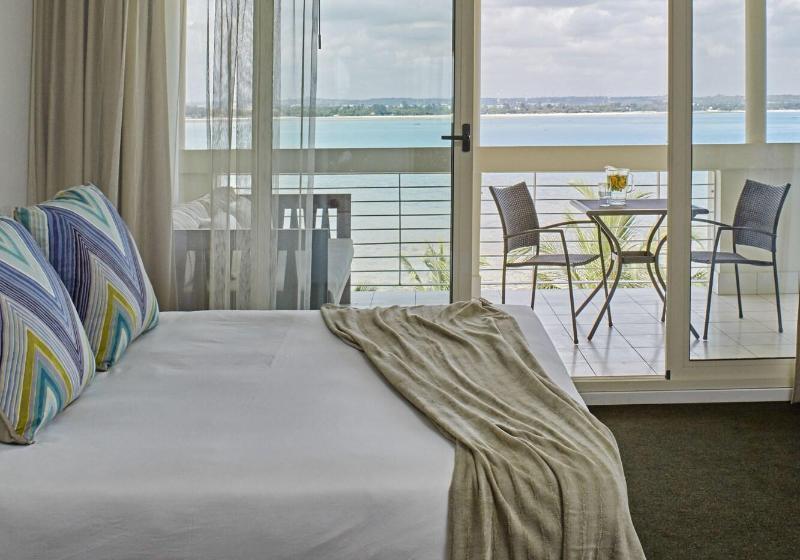 اتاق اجرایی با چشمانداز دریا, Slipway Tanzania