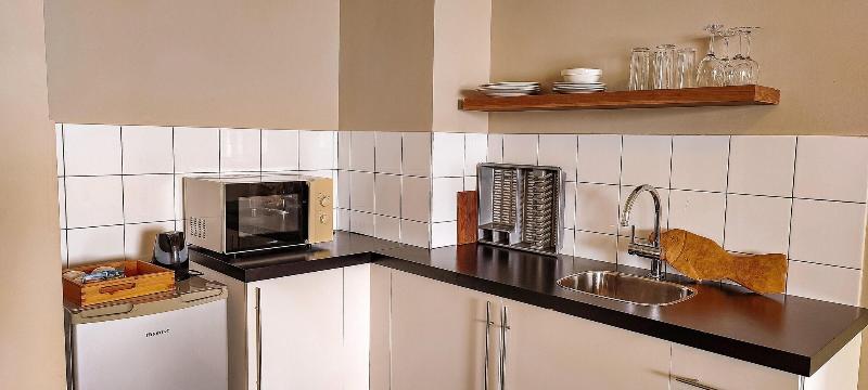 سوئیت اجرایی با چشمانداز دریا, Slipway Tanzania