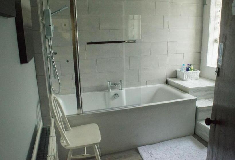 غرفة قياسية فردية, The Ben Sheann