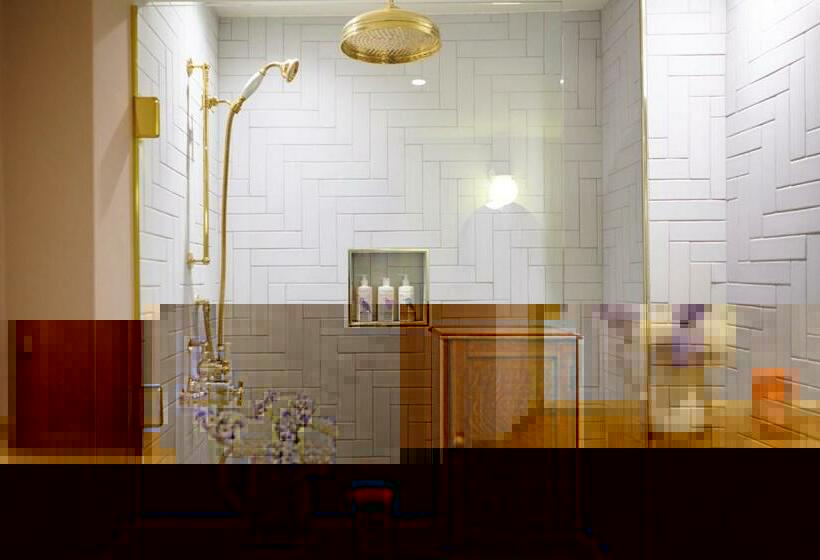 キングサイズベッドのデラックススイート, The Crown