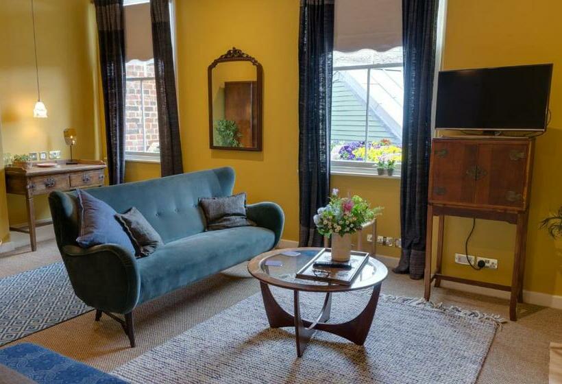 キングサイズベッドのデラックススイート, The Crown