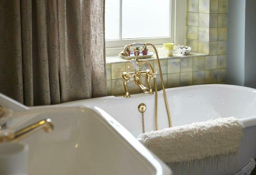 キングサイズベッドのデラックススイート, The Crown