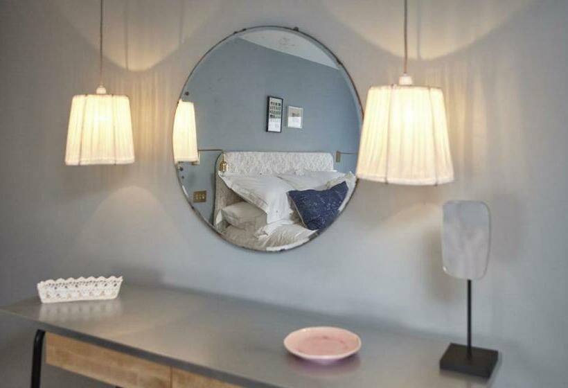 キングサイズベッドのデラックスルーム, The Crown