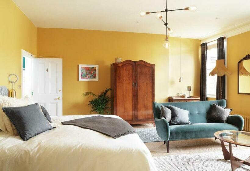 キングサイズベッドのデラックススイート, The Crown