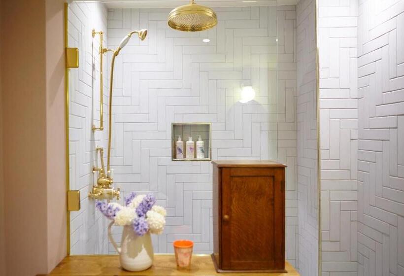 キングサイズベッドのデラックスルーム, The Crown