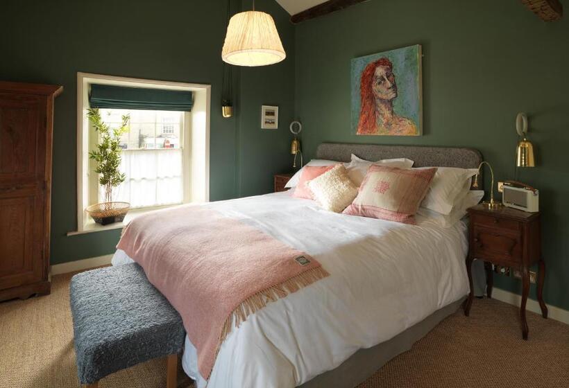 キングサイズベッドのデラックスルーム, The Crown