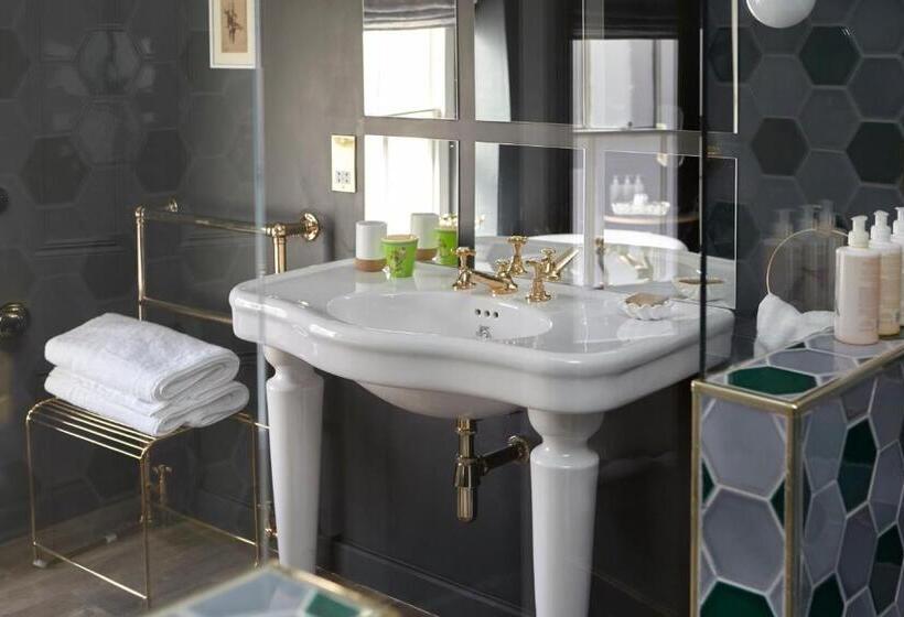 キングサイズベッドのデラックスルーム, The Crown