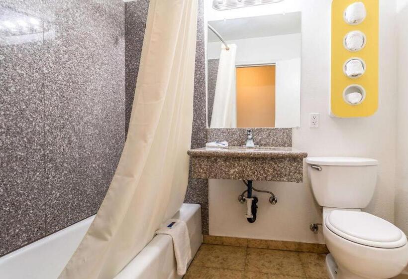 Номер Стандарт Адаптированный для Инвалидов, Motel 6blythe, Ca  South