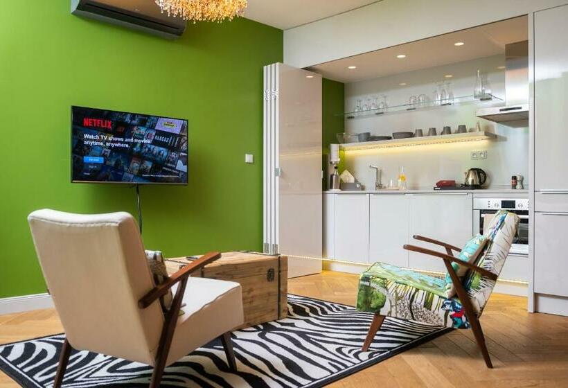 اتاق لوکس با بالکن, Old Royal Post Hotel By Tkc