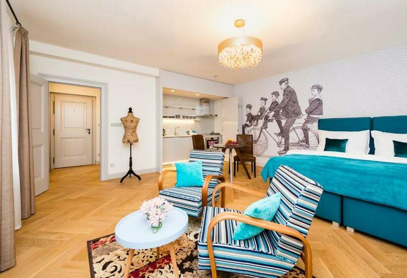 اتاق لوکس, Old Royal Post Hotel By Tkc