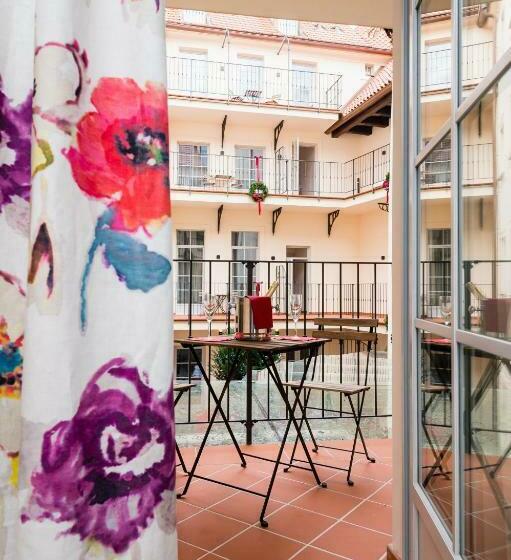 اتاق لوکس با بالکن, Old Royal Post Hotel By Tkc