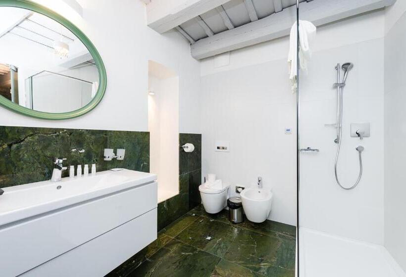 سوئیت جونیور با تراس, Old Royal Post Hotel By Tkc