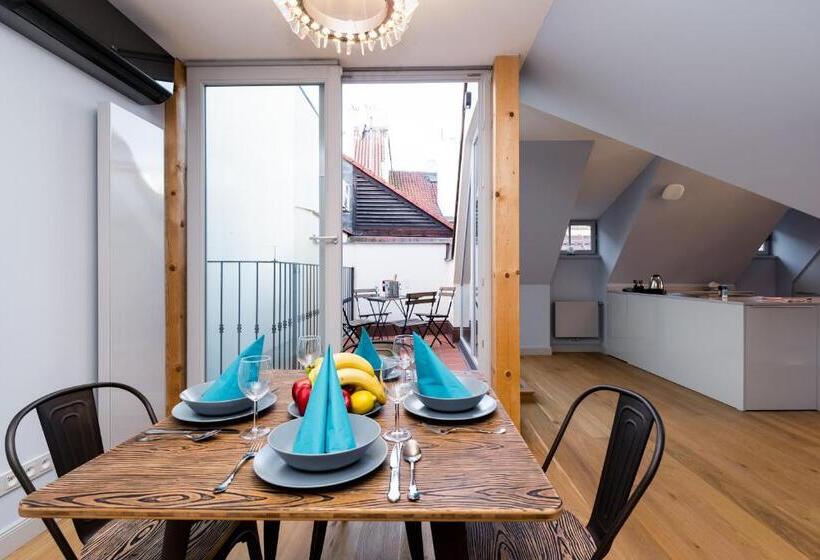 سوئیت جونیور با تراس, Old Royal Post Hotel By Tkc