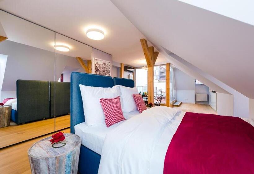 سوئیت جونیور با تراس, Old Royal Post Hotel By Tkc