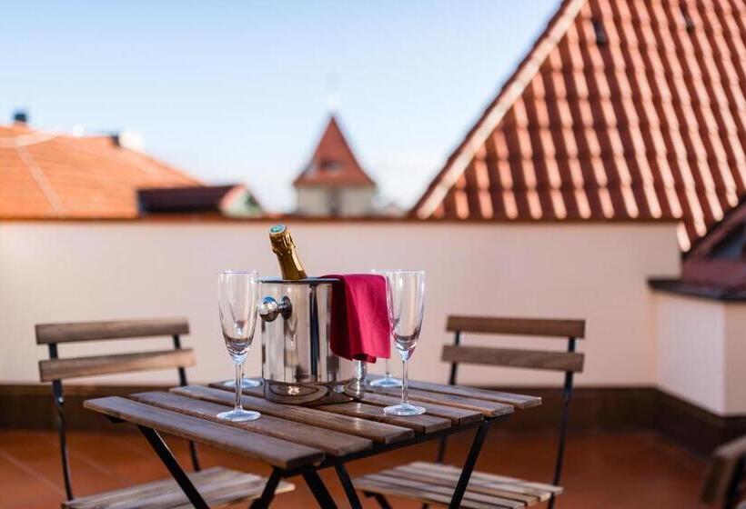 سوئیت جونیور با تراس, Old Royal Post Hotel By Tkc