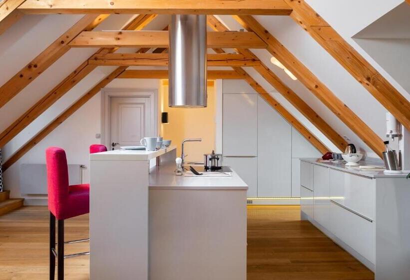 سوئیت جونیور با تراس, Old Royal Post Hotel By Tkc