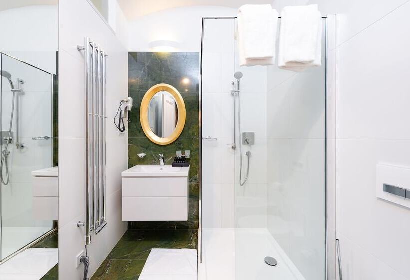 2 Bedroom Suite with Balcony, Old Royal Post Hotel By Tkc