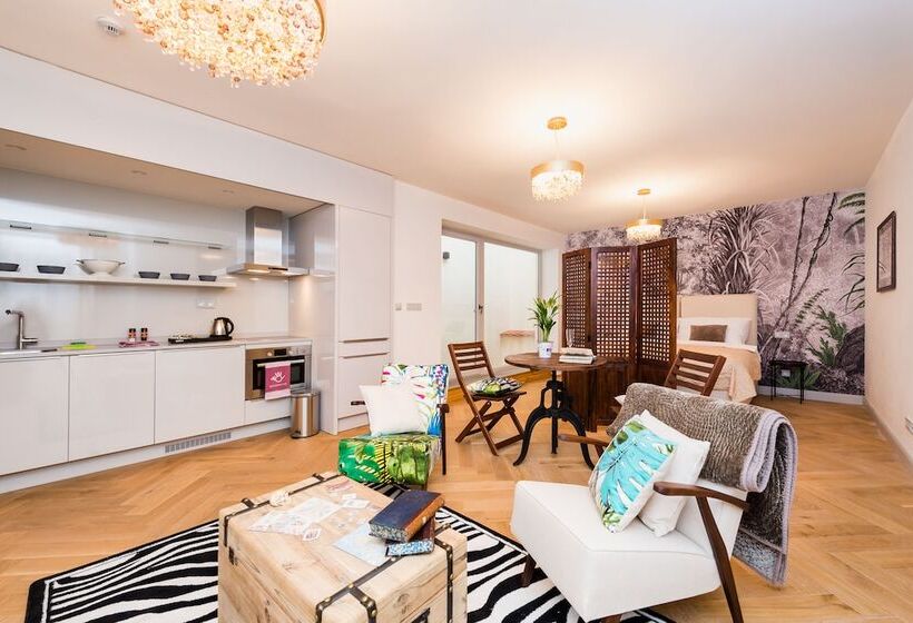 اتاق لوکس با بالکن, Old Royal Post Hotel By Tkc