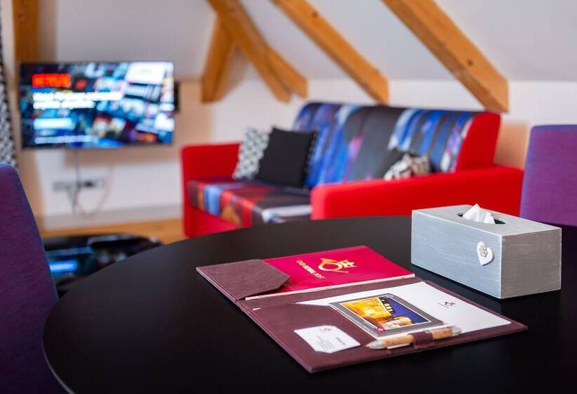 سوئیت جونیور با تراس, Old Royal Post Hotel By Tkc