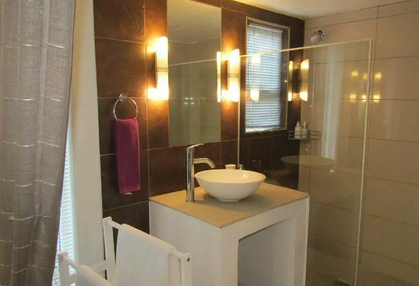 Deluxe-studio, Absolute Bosch Guest House