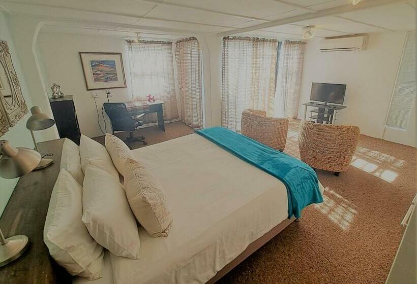 استودیوی لوکس, Absolute Bosch Guest House