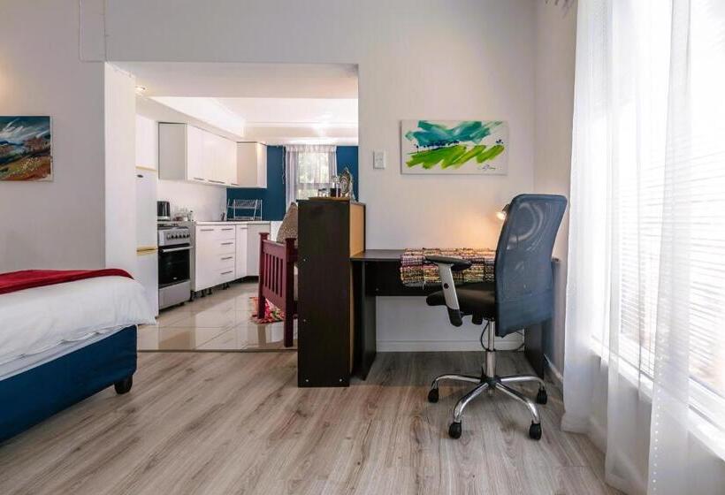 سوئیت اجرایی با تخت کینگ, Absolute Bosch Guest House