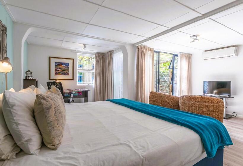 استودیوی لوکس, Absolute Bosch Guest House