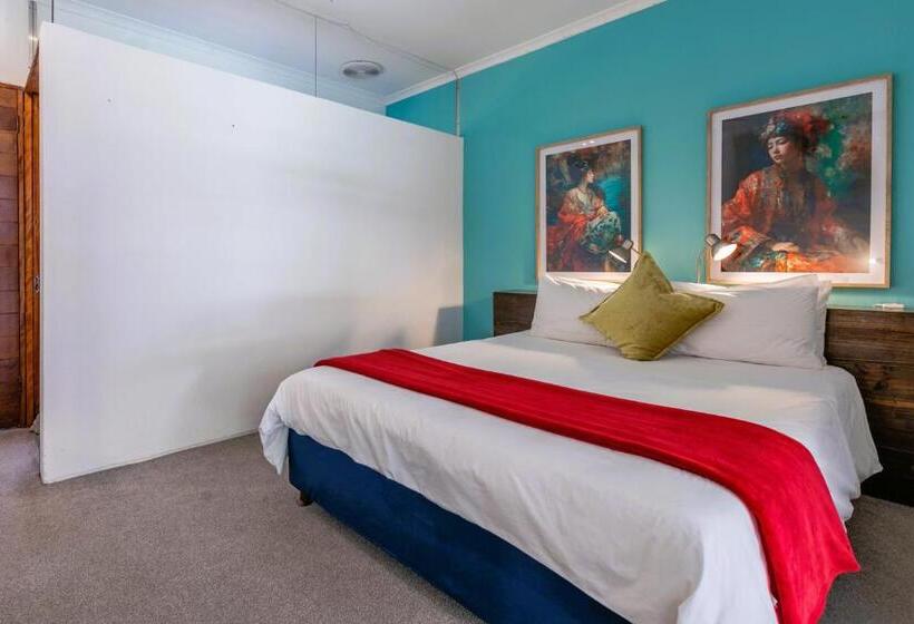 اتاق استاندارد با چشم‌انداز استخر, Absolute Bosch Guest House