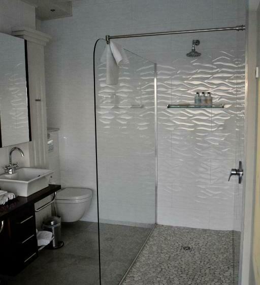 スイート, Head Over Hills