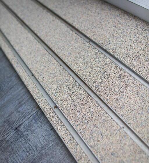 スタンダードルーム, Head Over Hills