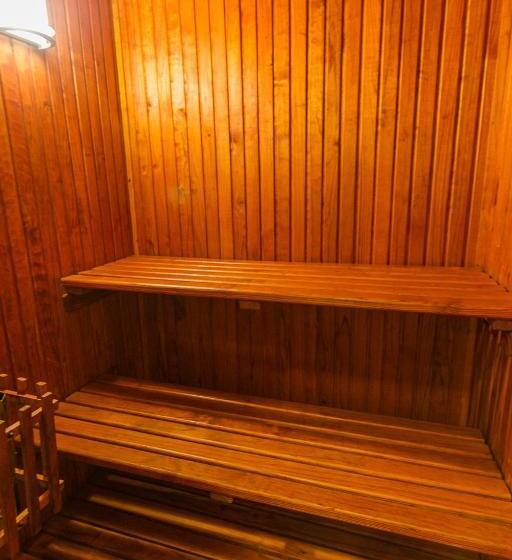 套房, Head Over Hills