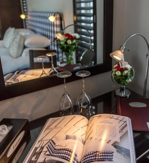 スタンダードルーム, Head Over Hills