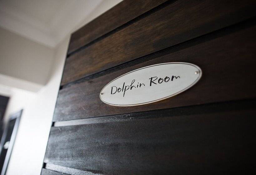 スタンダードルーム, Head Over Hills