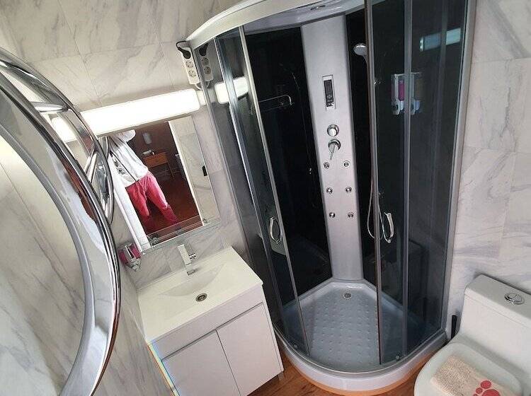 Номер Стандарт, Ocean View Lagos