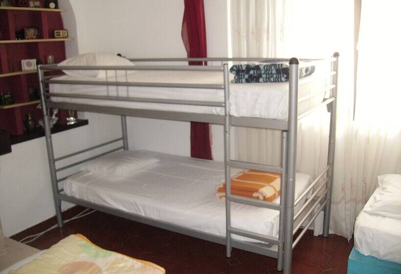 Кровать в Общей Комнате, Ocean View Lagos
