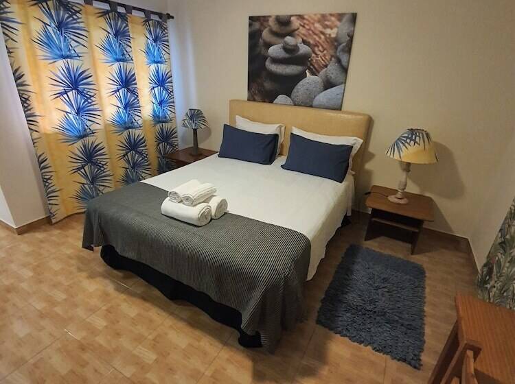 Номер Стандарт, Ocean View Lagos