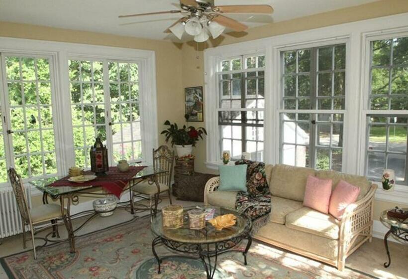 スタンダードルーム, Angies B&b