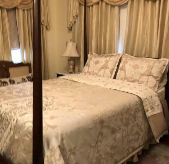 スタンダードルーム, Angies B&b