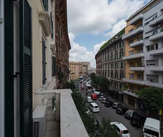 اتاق استاندارد سه نفره, The Pope's Window