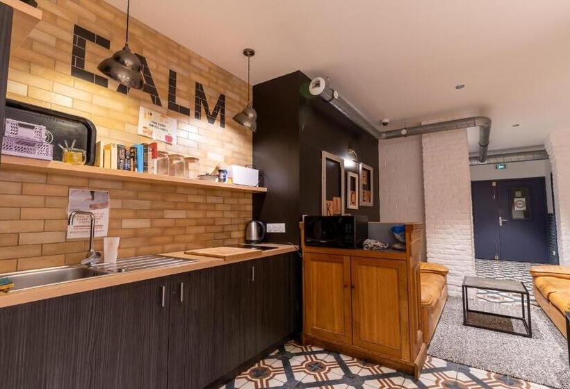 تختخواب در اتاق مشترک, Calm Appart  & Hostel