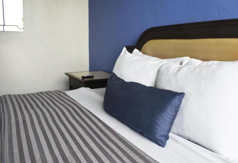 סוויטת ג'וניור נוף לעיר, Corona Plaza