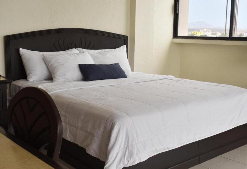 סוויטה נוף לים, Corona Plaza