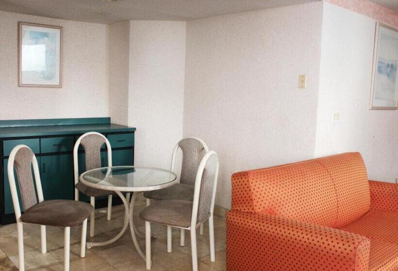 סוויטה נוף לים, Corona Plaza