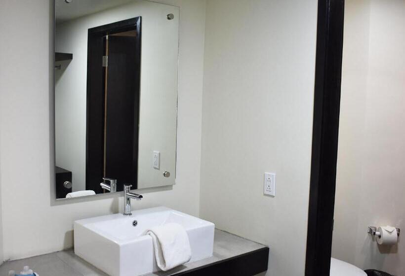 חדר סופריור, Corona Plaza