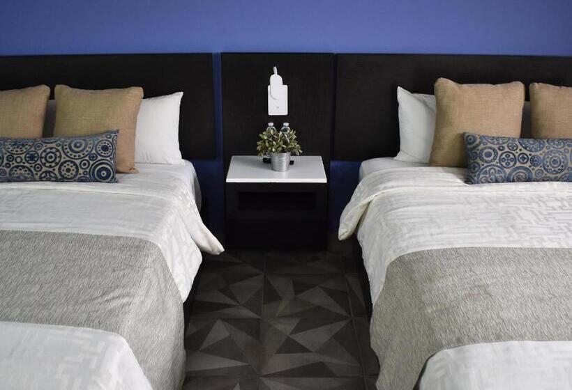 חדר סופריור, Corona Plaza