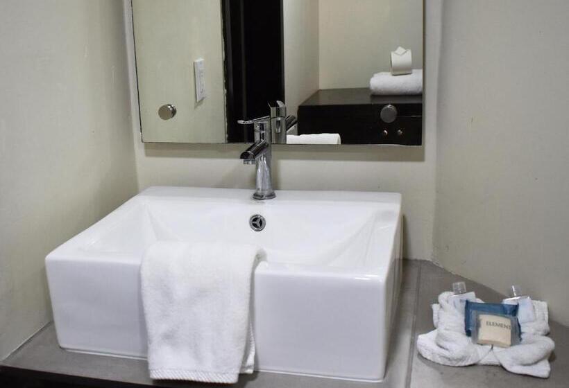 חדר סופריור, Corona Plaza