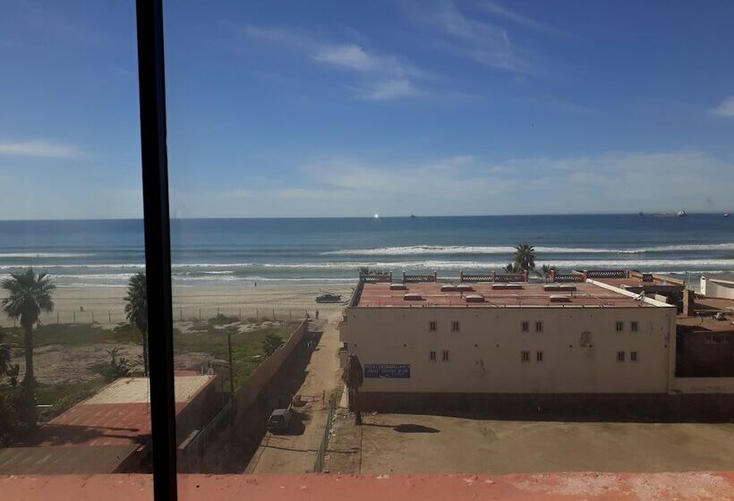 סוויטה נוף לים, Corona Plaza