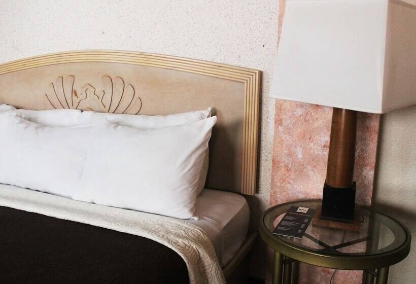 סוויטה נוף לים, Corona Plaza