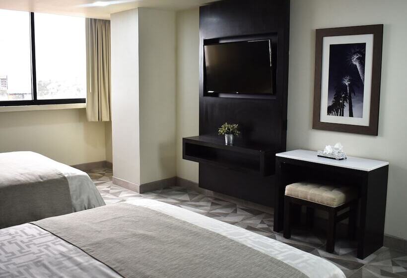 חדר סופריור, Corona Plaza