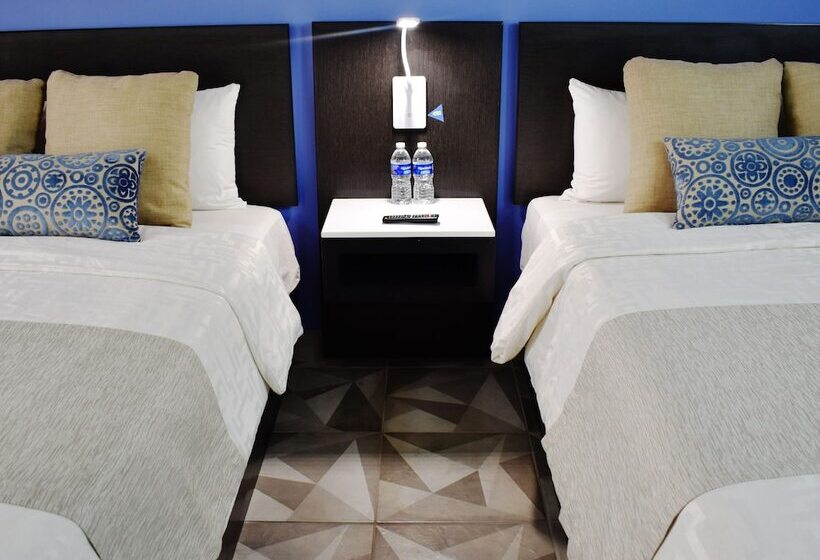 חדר סופריור, Corona Plaza